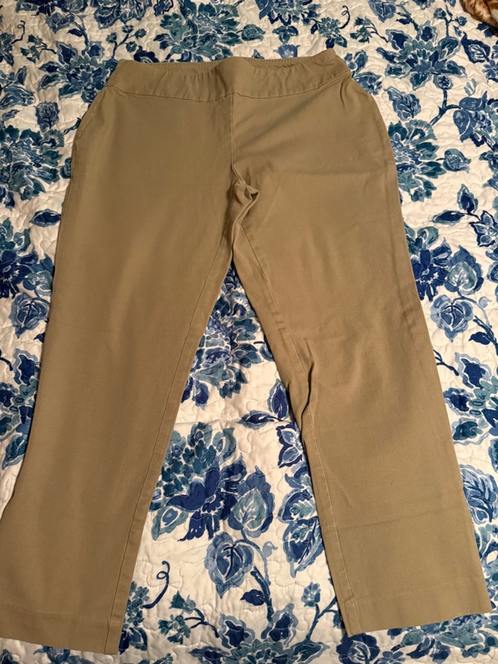 crown & ivy Stretch Skinny pull on Pants - Light Khaki size 12
